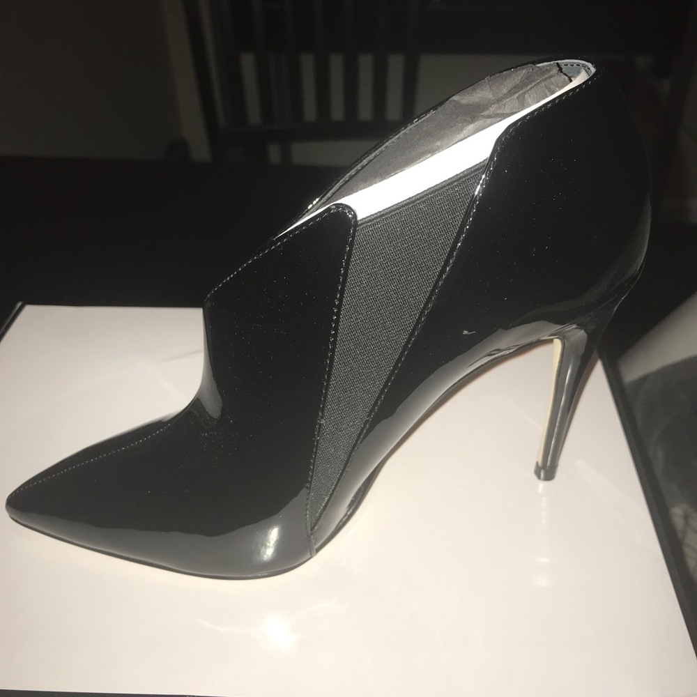 Guess black patent leather boots with heel size 6